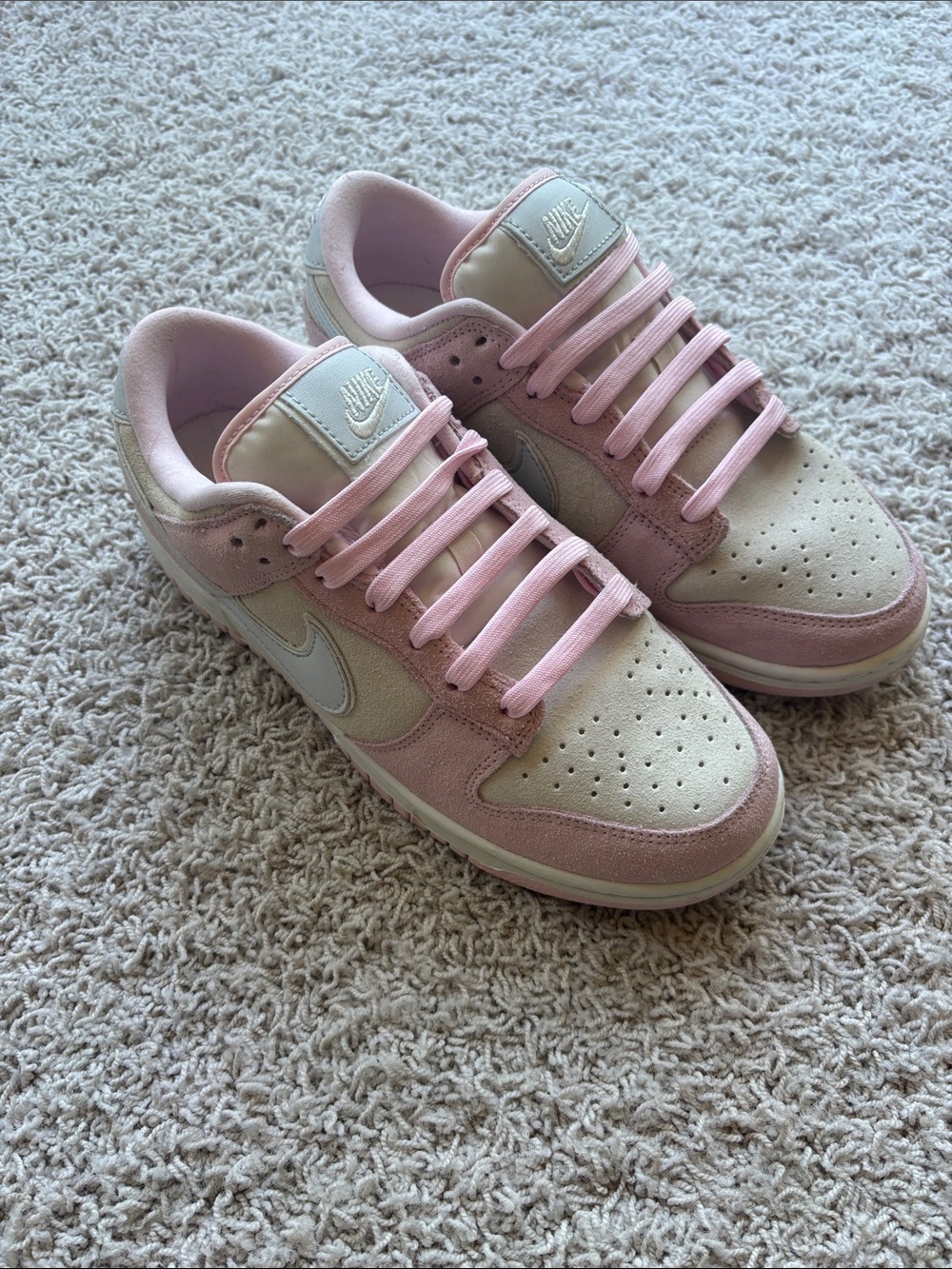 Nike Women's Low-Top Sneakers in Pink and Cream 8.5